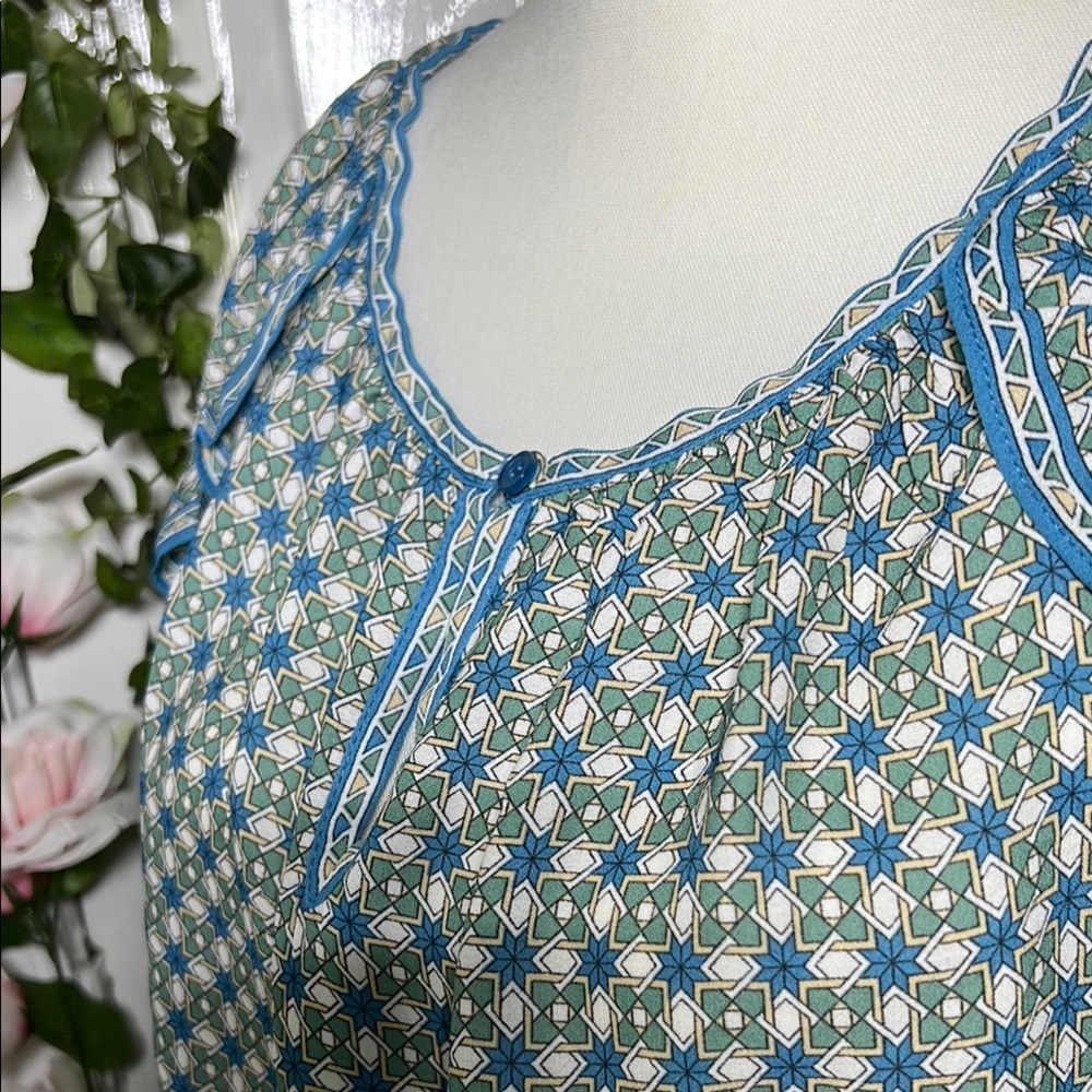 💄Max Studio Blue, Green and White Flutter Sleeve Blouse - Picture 8 of 13